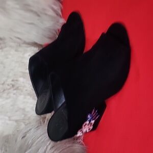 Tory Burch Elegant Black Embroidered Women's Sandals